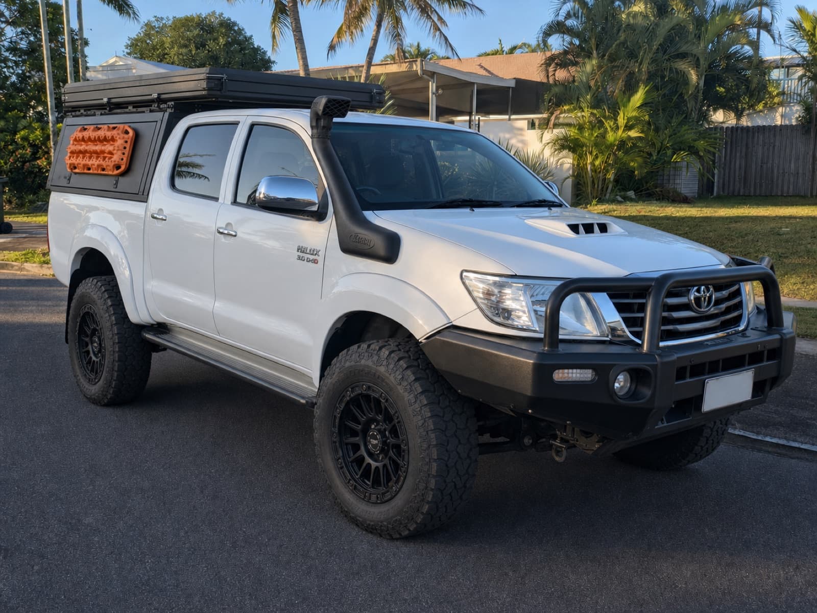 Hilux N70 with steel bullbar · snorkel · canopy + RTT · black Methods · all-terrains