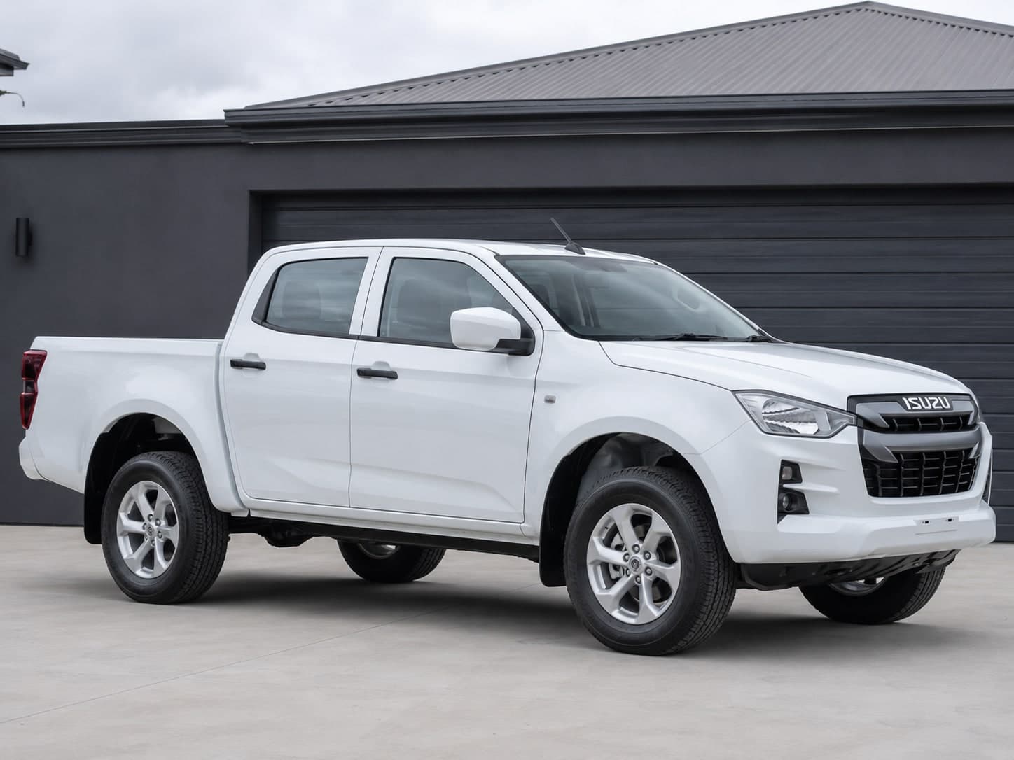 Isuzu D-Max dual cab shown as a vehicle identity illustration from the Nordak library.
