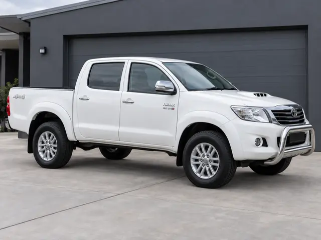 Toyota 2014 Hilux 3.0 D4D Dual Cab, library starting image