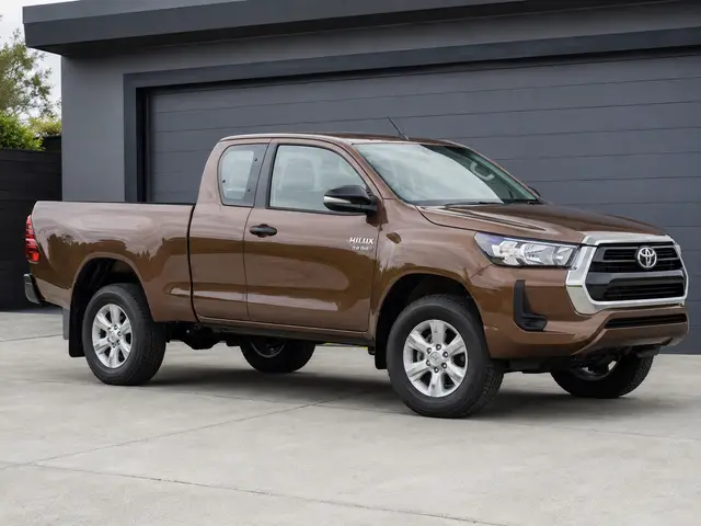 Toyota 2021 Hilux SR Extra Cab, library starting image